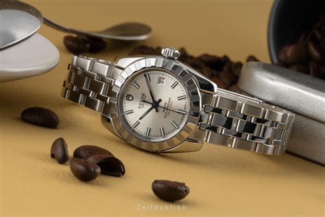 tudor classic date automatico fondo bianco|Tudor Classic Date.